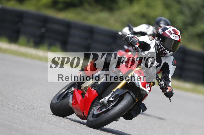 /27 12.06.2025 Ducati Schweiz Trackday Warmup  ADR/blau-bleu/19-1
